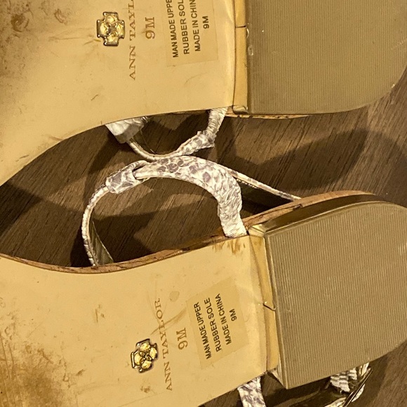 2/$35 ANN TAYLOR Snake Print Flat Sandals 9 - Picture 4 of 5